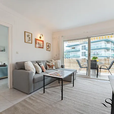 Great Location, Sea View, 2 Bedroom, Steps From The Apartment