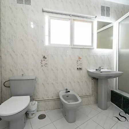 Apartment Great Location, Sea View, 2 Bedroom, Steps From The
