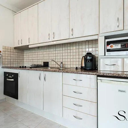 Great Location, Sea View, 2 Bedroom, Steps From The *