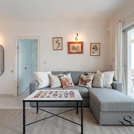 Great Location, Sea View, 2 Bedroom, Steps From The Apartment