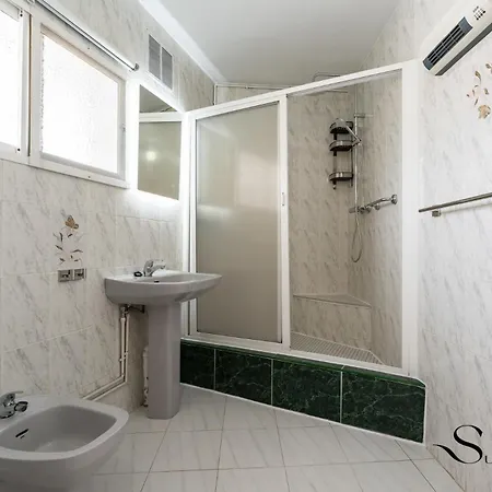 Great Location, Sea View, 2 Bedroom, Steps From The Apartment *