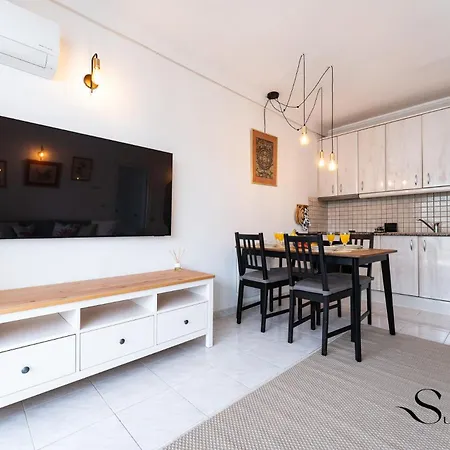 Apartment Great Location, Sea View, 2 Bedroom, Steps From The
