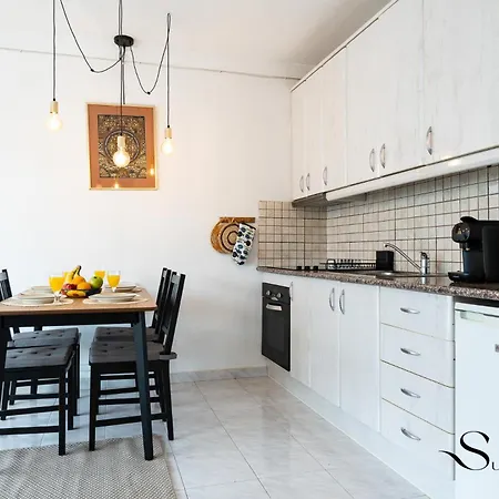Apartment Great Location, Sea View, 2 Bedroom, Steps From The *