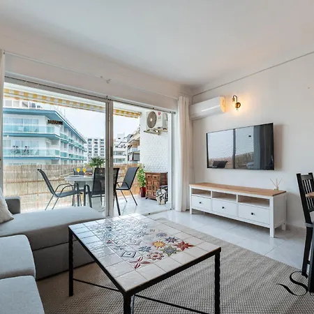 Great Location, Sea View, 2 Bedroom, Steps From The